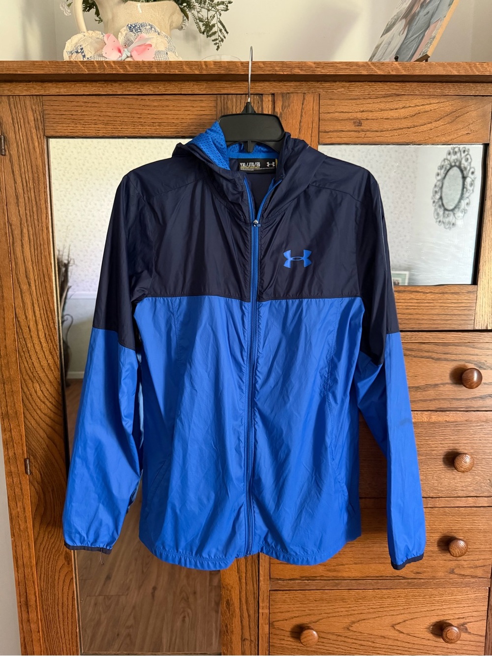 Under Armour Boys YXL (18-20) Lightweight Hooded Jacket